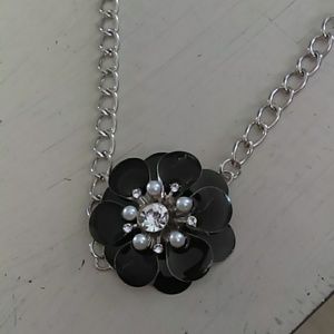 Flower short necklace